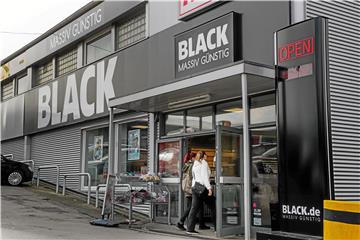 Der Laden an der Planetenfeldstraße in Dorstfeld ist der erste bundesweit, den Black.de 2016 eröffnet hat. Er wird bald zu einem Tedi-Laden.