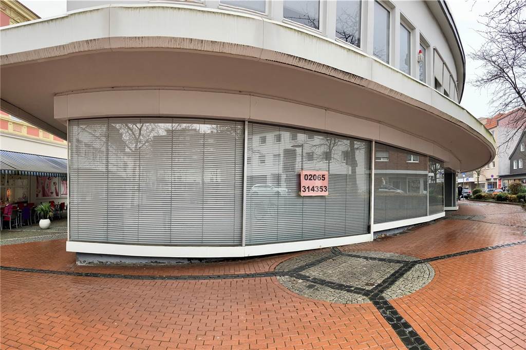 13 Euro Laden-Miete an der Langen Straße: Selbst in Top-Lage schwierig Der Lampenladen im ehemaligen Doherr-Haus schloss Ende 2017. Seitdem steht die Immobilie in der Altstadt leer.