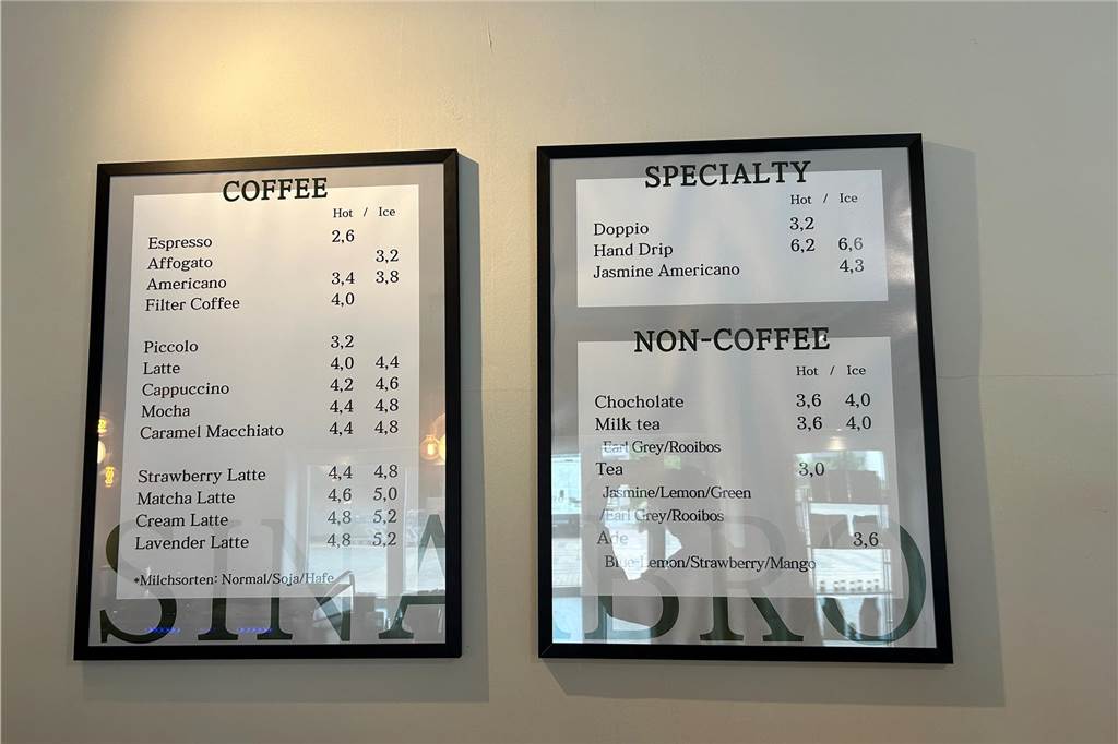 Die Speisekarte im Café Sinabro in Castrop-Rauxel.