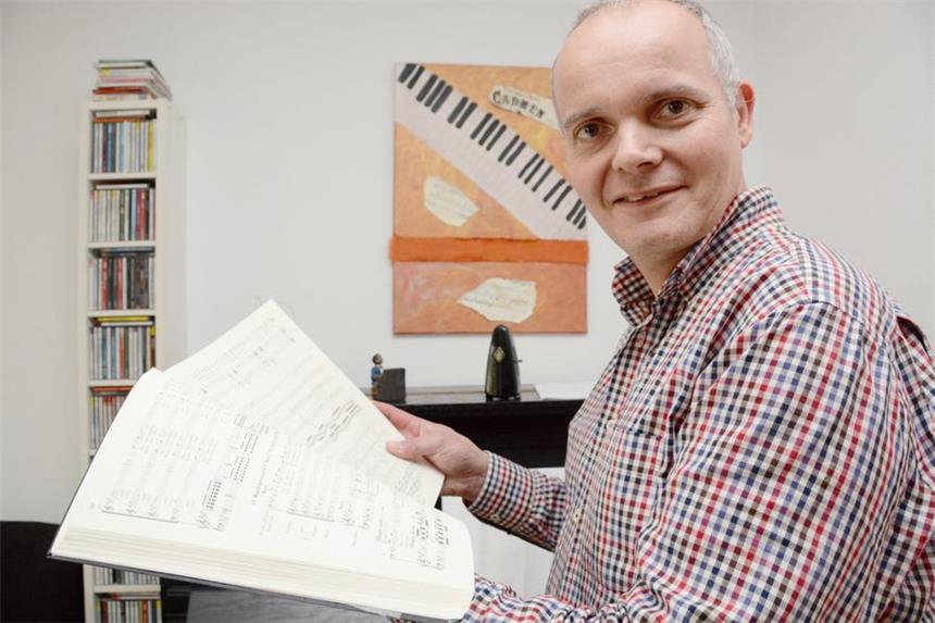 Der leidenschaftliche Sänger Gerrit Jütte ist in diesem Jahr Teilnehmer der Chorakademie des Schleswig-Holstein-Musikfestivals.