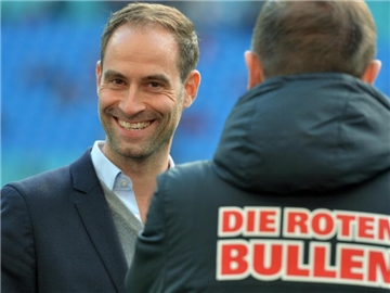 Der Leipziger Clubchef Oliver Mintzlaff sieht einer möglichen Champions-League-Teilnahme positiv entgegen. Foto: Hendrik Schmidt