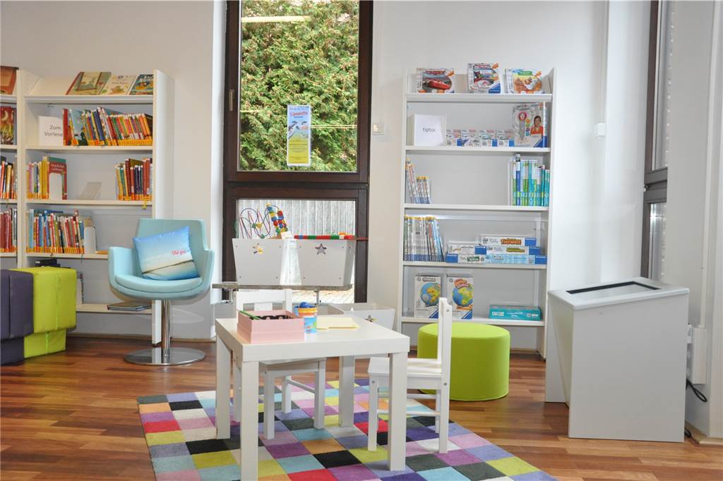 Stadtbücherei Haltern am See im Aufbruch - neue Kinderabteilung und weitere Zukunftspläne Der Lerncomputer (rechts im Bild) ist sehr beliebt.