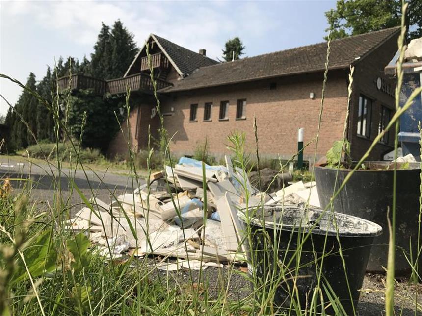 So geht es mit dem Gasthof Lindenhofpark weiter Der Lindenhofpark in Deininghausen: Die Baustelle ruht Anfang Juli 2017.