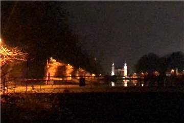 Der linke - also südwestliche - Turm des alten Schiffshebewerks bleibt derzeit im Halbdunklen.