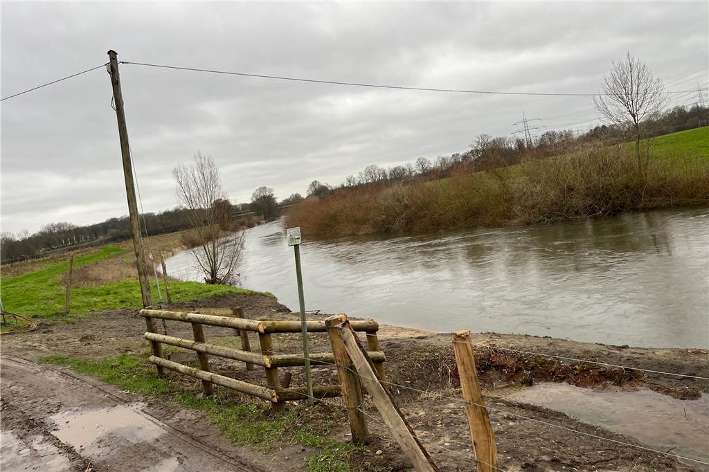 Neue Lippe-Kanuanlagestelle in Schermbeck: Das ist der Stand Der Lippeverband hat bereits eine naturnahe Ein- und Ausstiegsstelle für Kanufahrer an der Straße "Zum Gahlener Grind" geschaffen.