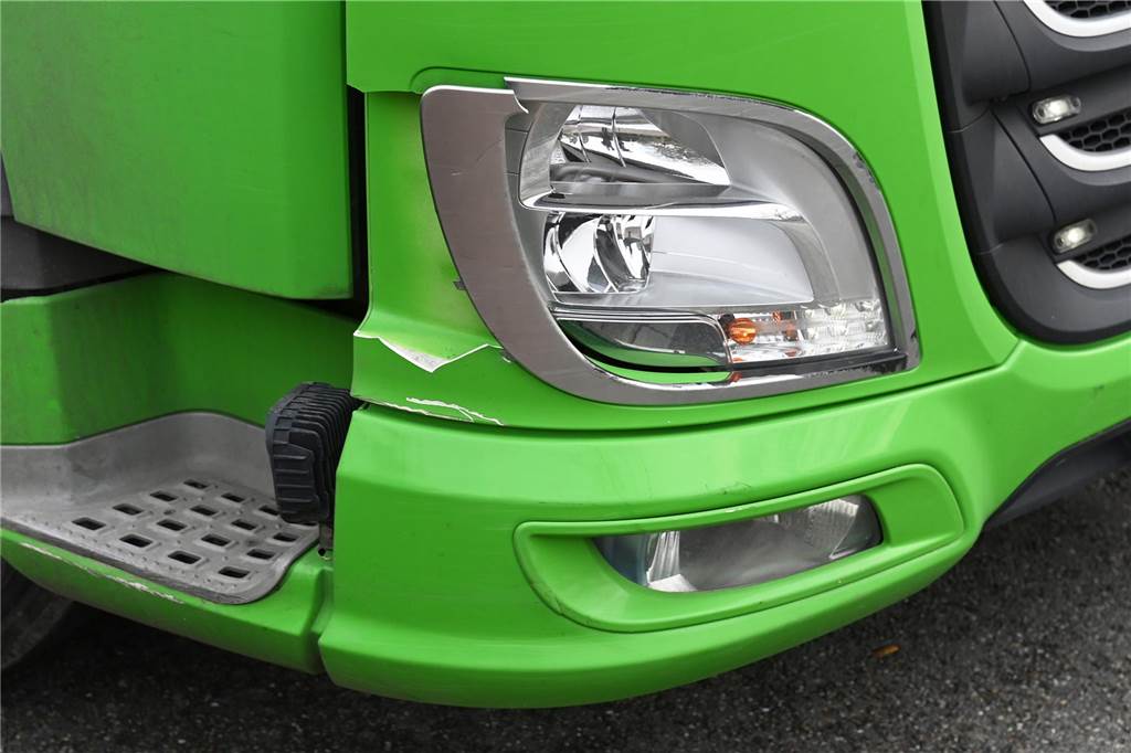 Schwerer Unfall in Wulfen: Mädchen auf Schulweg von LKW erfasst Der Lkw erfasste das Mädchen an seiner rechten Seite.