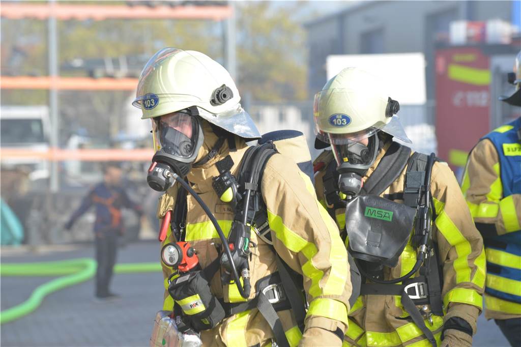 Der Löschzug Habinghorst der Freiwilligen Feuerwehr Castrop-Rauxel übte den Ernstfall. Beteiligt war auch die Jugendfeuerwehr.