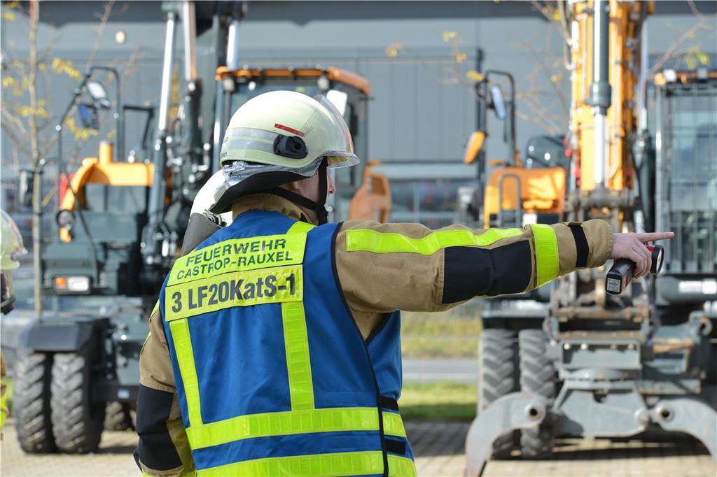 Der Löschzug Habinghorst der Freiwilligen Feuerwehr Castrop-Rauxel übte den Ernstfall. Beteiligt war auch die Jugendfeuerwehr.
