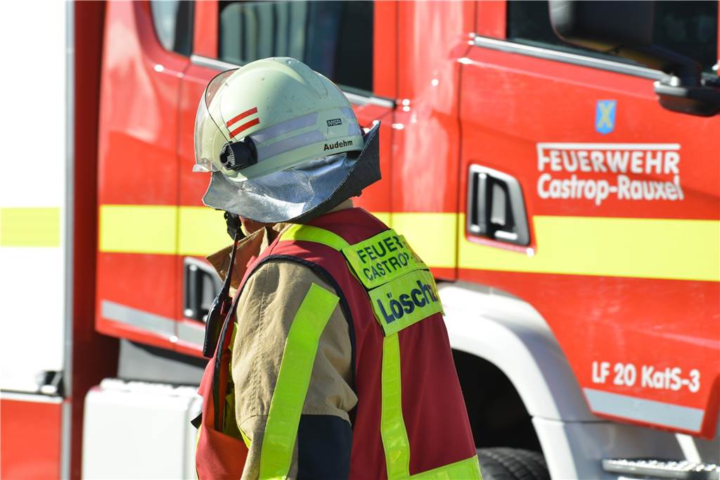 Der Löschzug Habinghorst der Freiwilligen Feuerwehr Castrop-Rauxel übte den Ernstfall. Beteiligt war auch die Jugendfeuerwehr.
