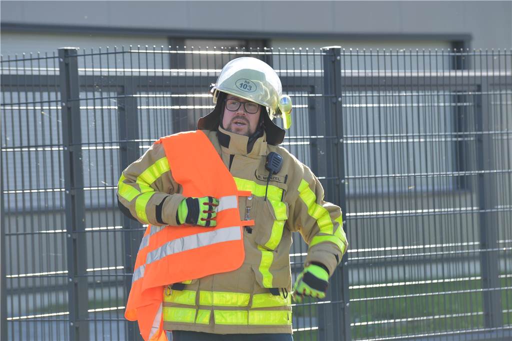 Der Löschzug Habinghorst der Freiwilligen Feuerwehr Castrop-Rauxel übte den Ernstfall. Beteiligt war auch die Jugendfeuerwehr.