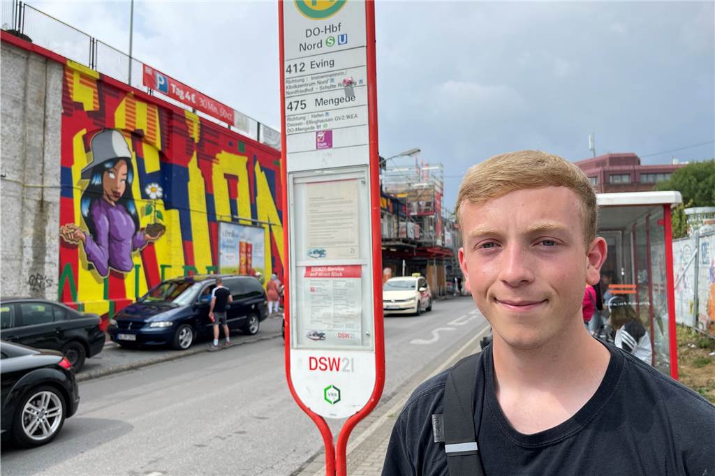 Total-Ausfall am Dortmunder Hauptbahnhof – 19-Jähriger verpasst wichtige Prüfung Der Londoner Jonathan ist bei seiner Interrailtour in Dortmund gelandet. Am Samstag kommt er nicht weiter. Mit dem Bus und der Regionalbahn will er sich weiter nach Bielefeld durchschlagen.