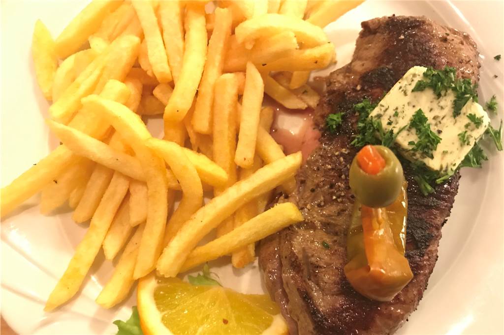 Hotel-Restaurant Adria: Gänsebrust in Not, doch der Lustige Bosniak lacht das locker weg Der Lustige Bosniak: ein Klassiker, der klasse ist.