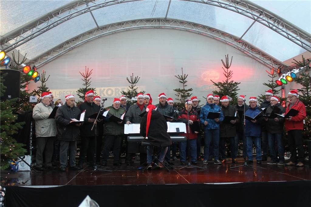 Der Männergesangverein sorgte mit bekannten Weihnachtsliedern für eine tolle Atmosphäre