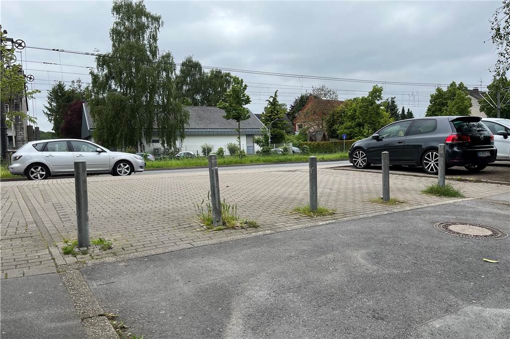 Verwaltung sieht keine Möglichkeit, Maienweg zur Evinger Straße zu öffnen Der Maienweg ist seit vielen Jahren durch Pfosten von der Evinger Straße getrennt. Nach Ansicht zumindest einiger Anwohner muss sich das dringend ändern