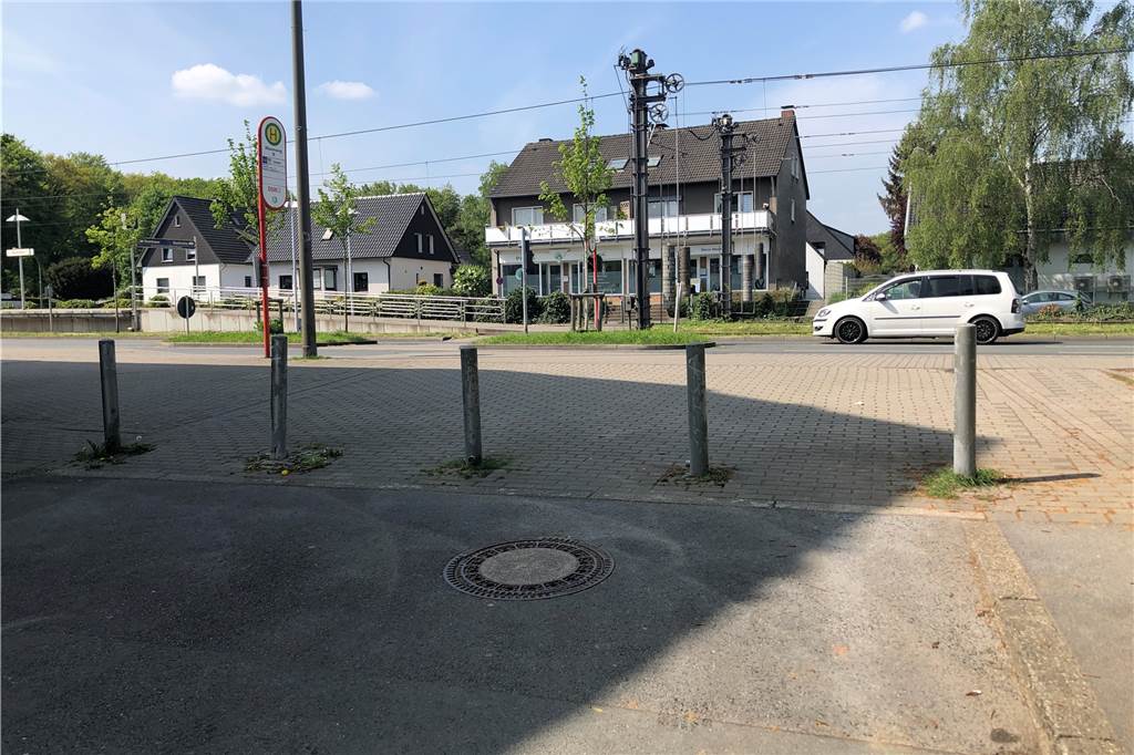 Anwohner einer Straße in Brechten: „Zustand ist nicht mehr hinnehmbar“ Der Maienweg ist zur Evinger Straße hin abgebunden. Die Anwohner und auch die Mitglieder der CDU-Fraktion in der Bezirksvertretung Eving würden das gerne ändern
