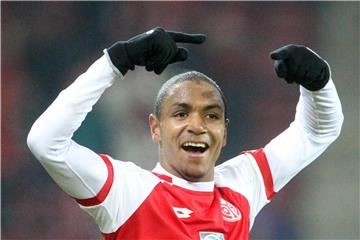 Der Mainzer Abdou Diallo jubelt. Foto: Thomas Frey/Archiv