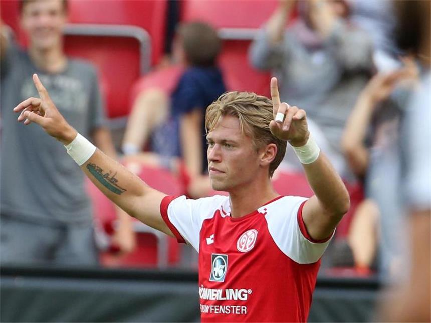 Gelungener Test des FSV Mainz 05: 2:1 gegen Newcastle United Der Mainzer Neuzugang Viktor Fischer jubelt nach seinem Treffer zum 2:1 gegen Newcastle United. Foto: Thomas Frey