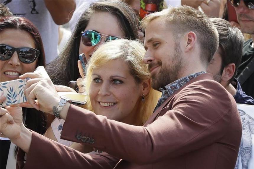 Filmfest Venedig startet: Gosling als Weltraumpionier Der Mann der Stunde: Ryan Gosling in Venedig. Foto: Kirsty Wigglesworth/AP