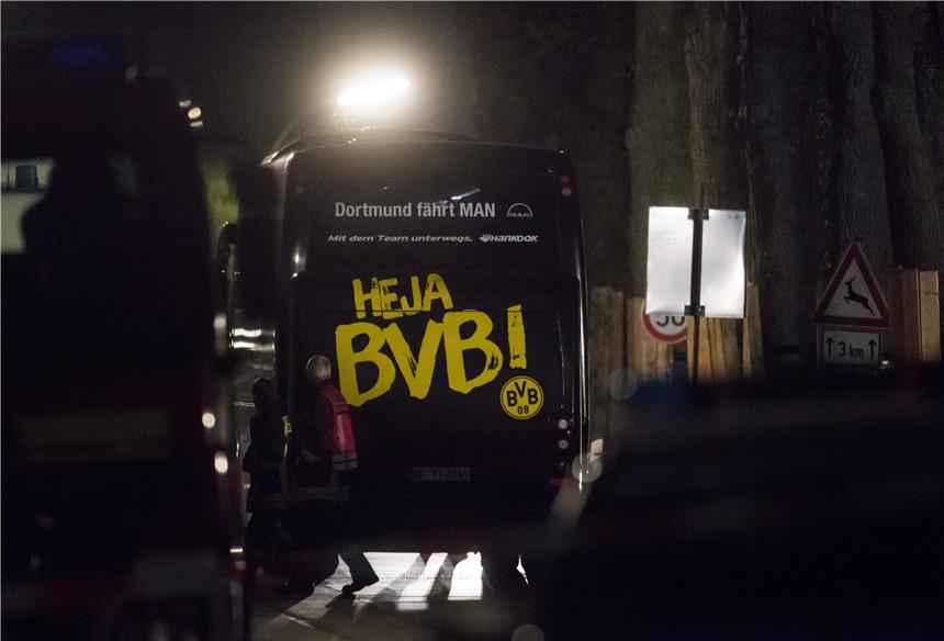 Der Mannschaftsbus des BVB wurde bei dem Anschlag beschädigt.