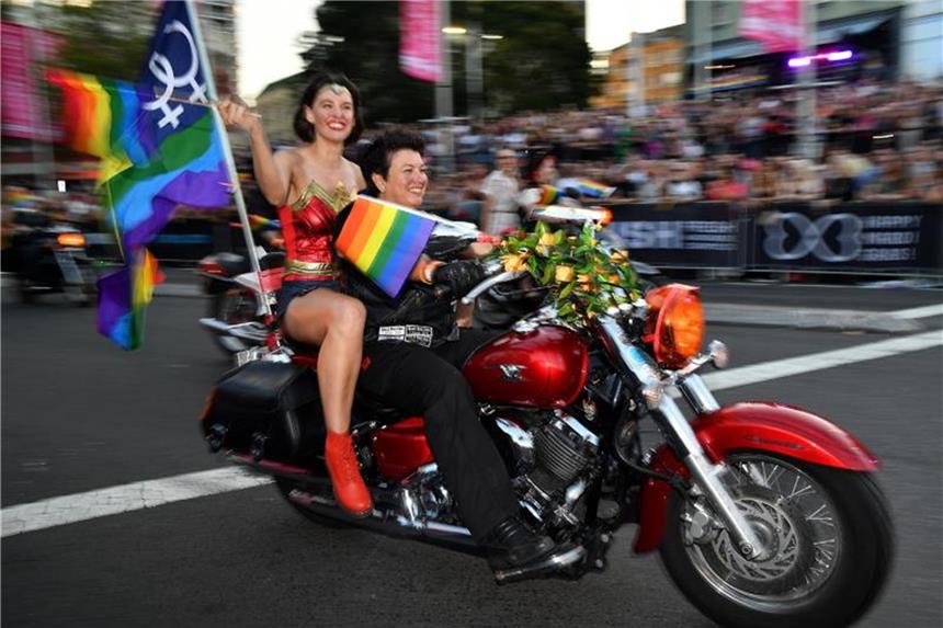 Schwule und Lesben in Sydney feiern 40 Jahre Mardi Gras Der Mardi Gras in Sydney ist ein dreiwöchiges Schwulen- und Lesbenfestival. Foto: Joel Carret/AAP/