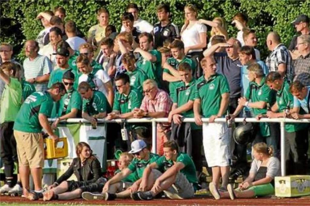 Heute vor 10 Jahren: Niedergeschlagene SG Massen verpasst Bezirksliga-Aufstieg Der Massener Anhang musste mit ansehen, wie das Team die erste Chance auf den Aufstieg vergab.
