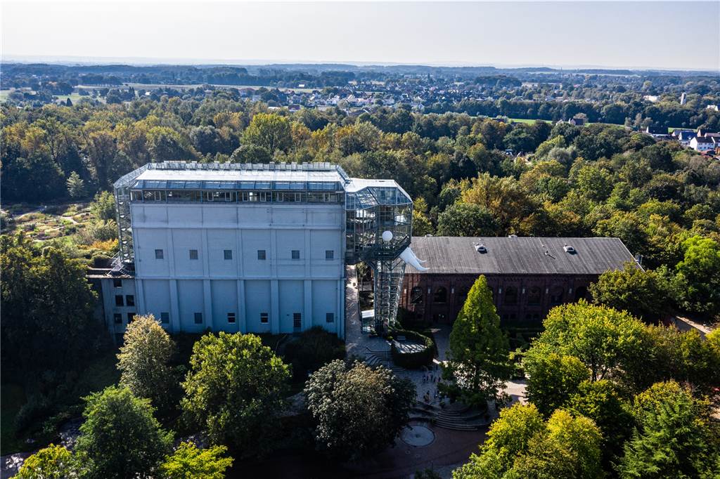 Der 9-Euro-Ausflug von Lünen aus: Schlösser, Bergwerk, Kunst und Gewässer Der Maximilianpark der westfälischen Stadt Hamm ist ein Freizeitpark, der seit der Landesgartenschau 1984 auf dem Gelände der stillgelegten Zeche Maximilian errichtet wurde.