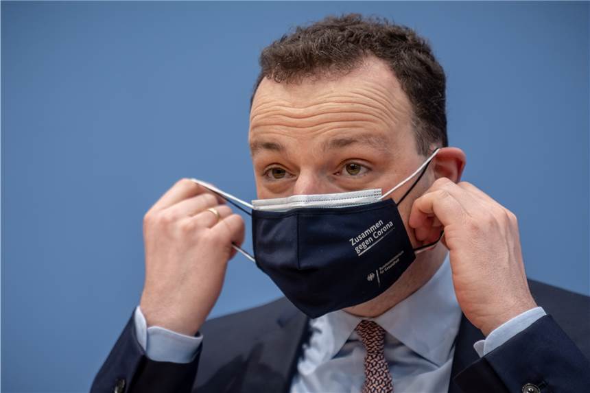 Spahn kaufte Schutzmasken bei Arbeitgeber seines Ehemannes Der Medienkonzern Burda soll dem Bund Masken beschafft haben - der Ehemann von Jens Spahn arbeitet dort, soll aber Berichten zufolge nichts mit dem Auftrag zu tun haben.