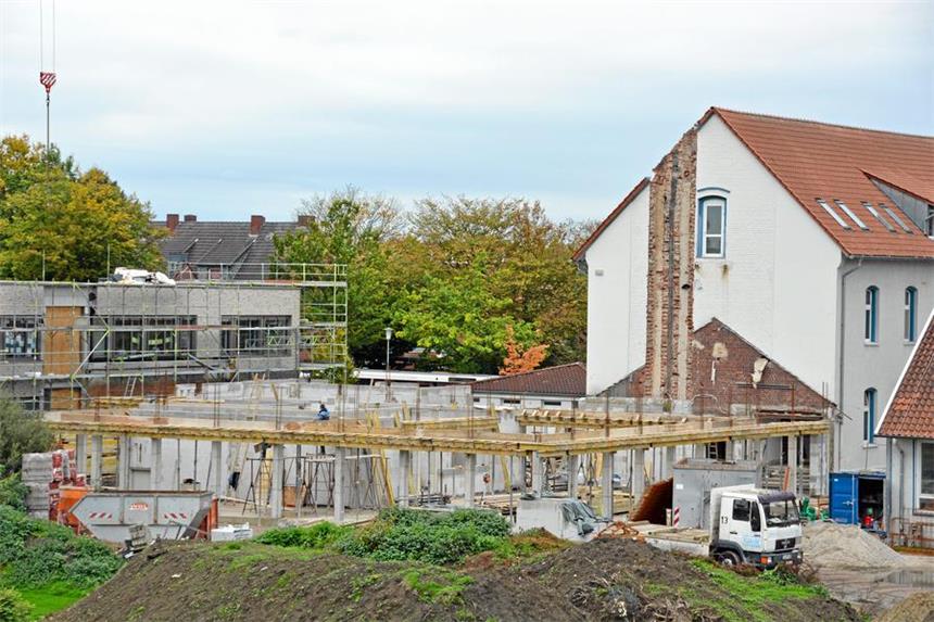 Die Olfener Wieschhofschule bekommt neue Möbel Der Mensabereich ist noch im Bau, die Politik hat aber bereits finanzielle Mittel für die Einrichtung genehmigt.
