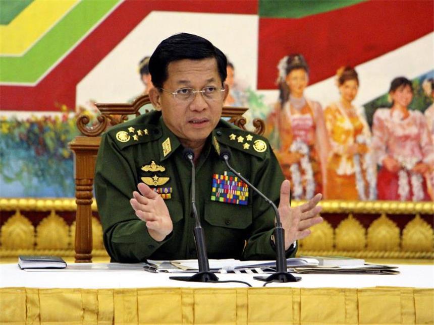 Flugabsturz in Myanmar: Kaum Hoffnung auf Überlebende Der Militärchef des Landes, General Min Aung Hlaing, bestätigte dass die Maschine vermisst wird. Foto: Hla Hla Htay Pool/Archiv
