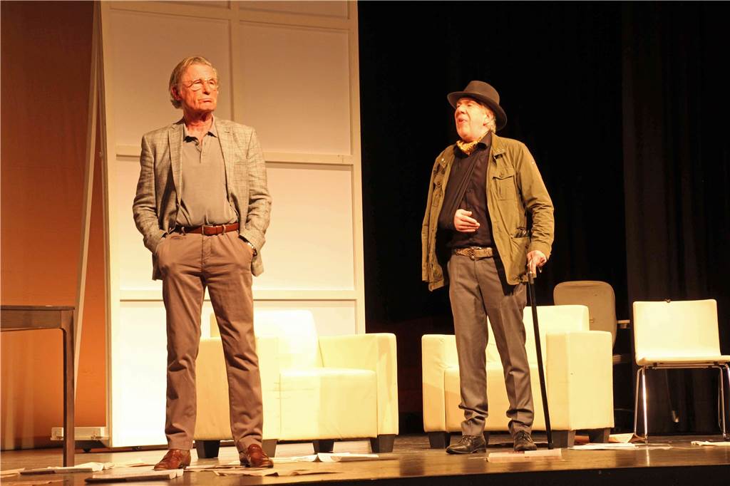 Werne: Stück „Mr. President First“ als Satire auf die aktuelle Politszene Der Milliardär Norman Craig (Lutz Bembenneck, r.) will Tishler für seinen rechten politischen Zwecke einspannen. Was ihm vorübergehend gelingt.