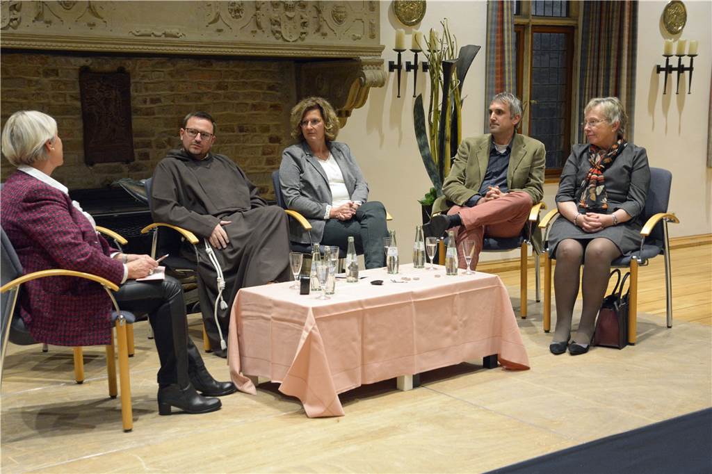 Diskussion im Rathaus: Missbrauch und Zukunft der Kirche rücken in den Fokus Der Missbrauchsskandal in der Kirche war ein zentrales Thema der Podiumsdiskussion.