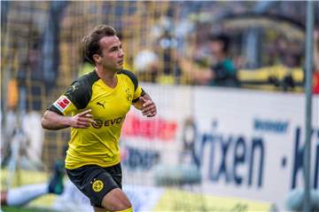 Der Moment, der das Dortmunder Stadion zum Tollhaus werden ließ: Mario Götze erzielt den Treffer zum 3:2.