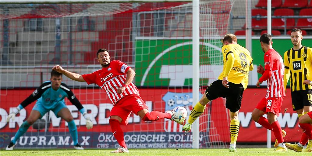 In Zwickau endet für einen BVB-Angreifer eine Horror-Serie: „Viel schöner geht´s nicht“ Der Moment der Entscheidung: BVB-Stürmer Ted Tattermusch trifft in der Schlussphase zum 2:1-Siegtreffer gegen den FSV Zwickau.