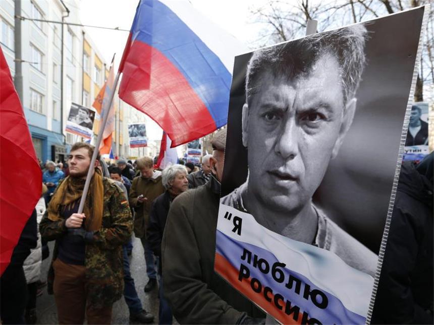 Moskauer gedenken des ermordeten Kreml-Kritikers Nemzow Der Mord an Kremlkritiker Nemzow ist bis heute nicht aufgeklärt. Foto: Yuri Kochetkov
