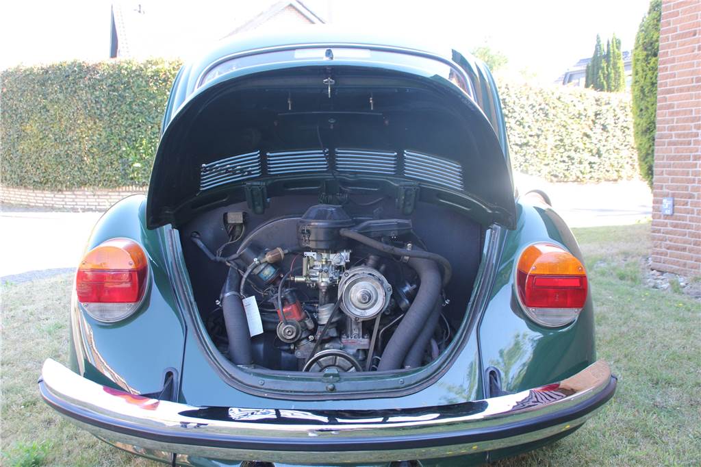 Hingucker auf der Straße: Lüner fährt mit fast 50 Jahre altem VW-Käfer Der Boxermotor ist nicht wie üblich im Vorderbereich eingebaut, sondern im Kofferraum.
