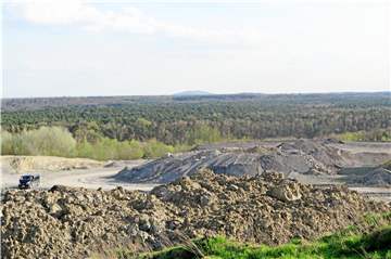 Der Mühlenberg der Firma Nottenkämper ist durch die unerlaubte Ablagerung von Ölpellets und anderen Industrieabfällen inzwischen zu einer Deponie der Klasse 3 geworden.