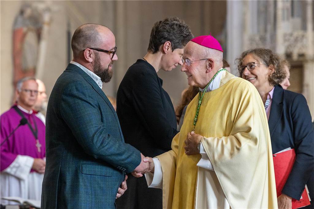 Max Weiß (geb. Dreckmann) ist Pastoralreferent in Münster Der Münsteraner Bischof Bischof Felix Genn beauftragte Max Weiß zum Pastoralreferenten.