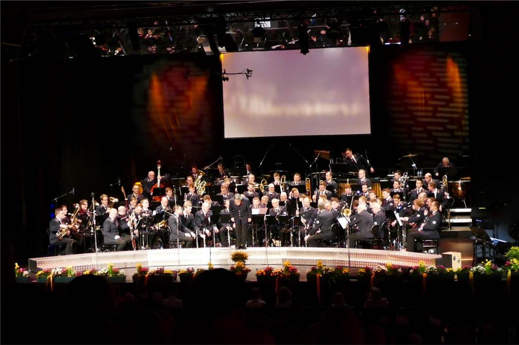 „Musik, die nie verklingt“ : Gemeinschaftskonzert mit Marsch, Pop und Tango Der Musikverein Alstätte bot große musikalische Vielfalt und zeigte in jeder Facette hohes Können unter dem Dirigar von Ludger Niemeier.