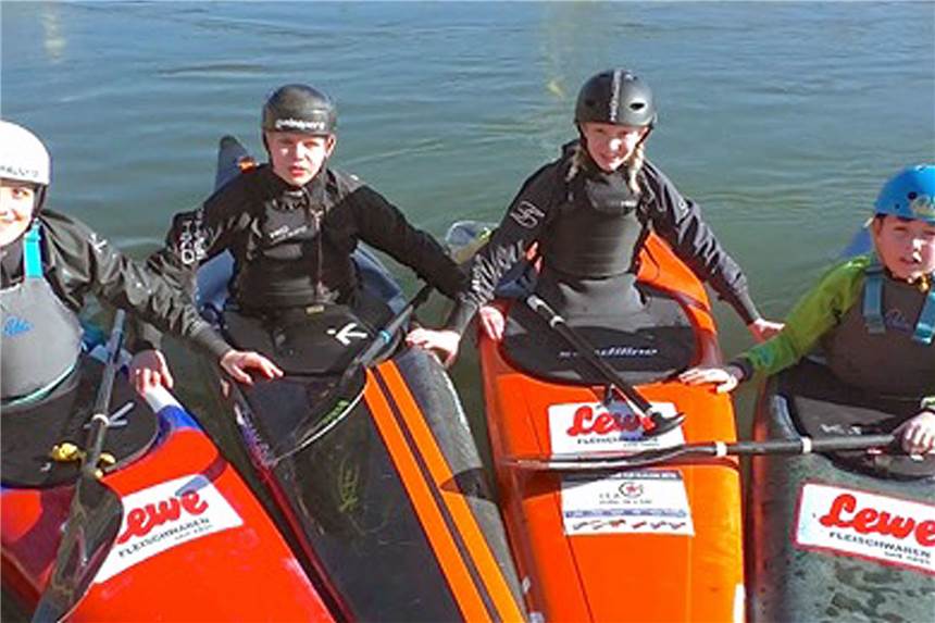 Stolze 11.365 Euro - beim KVS dürfen sie sich auf die Schulter klopfen Der Nachwuchs des Kanu- und Surf-Vereins Schwerte darf sich auf neue Trainingsmöglichkeiten freuen.