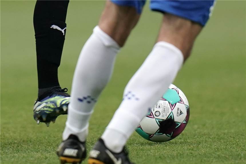 Fußballverbände brechen die Saison ab – Aufsteiger nach nur wenigen Spielen sorgen für Ärger Der nächste Fußballverband hat die Saison abgebrochen - eine Regelung sorgt für Ärger.