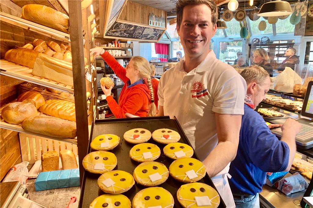 Ob New York, Rio oder Sydney: Klopapier-Kuchen sorgt für Schlagzeilen Der nächste Renner im Backparadies. Amerikaner mit Mundschutz.