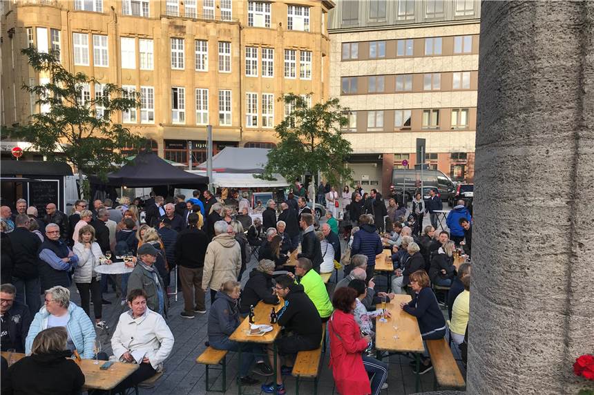 Der Naschmarkt am Reiterbrunnen auf dem Marktplatz in Castrop-Rauxel wird in seiner bisherigen Form erhalten bleiben.