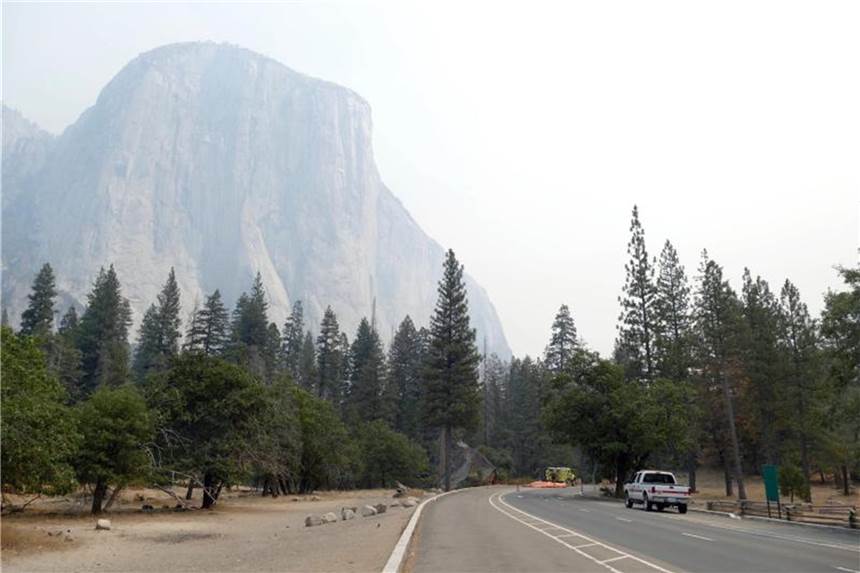 Der Naturpark Yosemite mit dem imposanten Granitfelsen El Capitan ist nach einem Waldbrand nun wieder für Besucher geöffnet. Foto: Barbara Munker