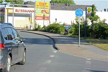 Der Netto-Parkplatz liegt in unmittelbarer Nähe zum Leohaus. Das dürfte mit ein Grund dafür sein, dass der Discounter die Parkdauer überprüfen lässt.