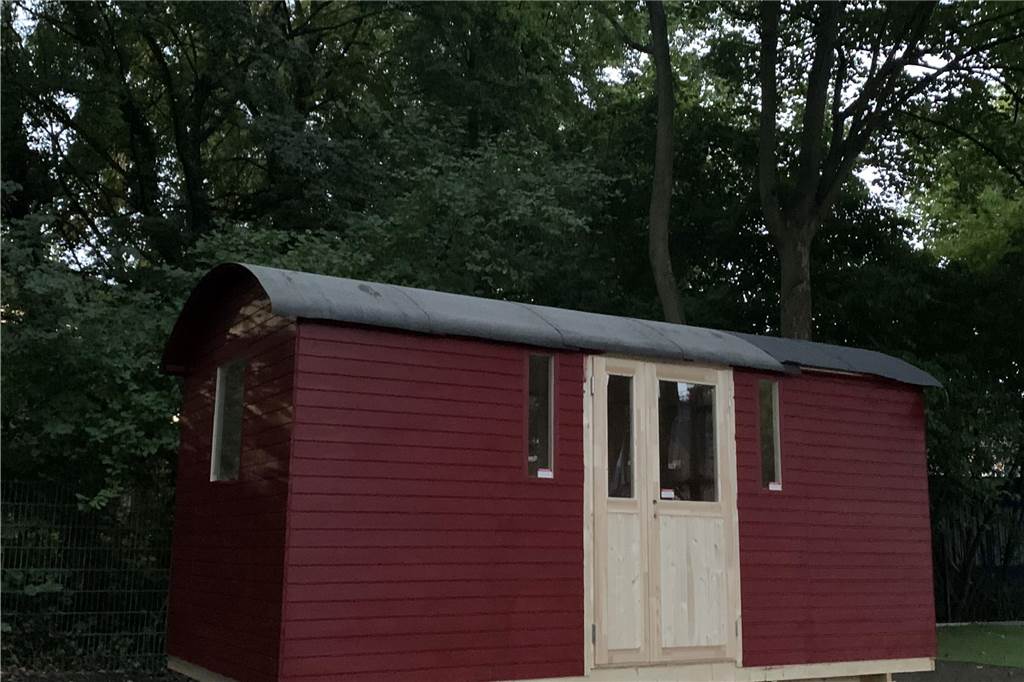 Der neu gestaltete Bauwagen am neuen Marcel-Callo-Haus: Hier ist die Kreativzentrale der Erlebnispädagogik.