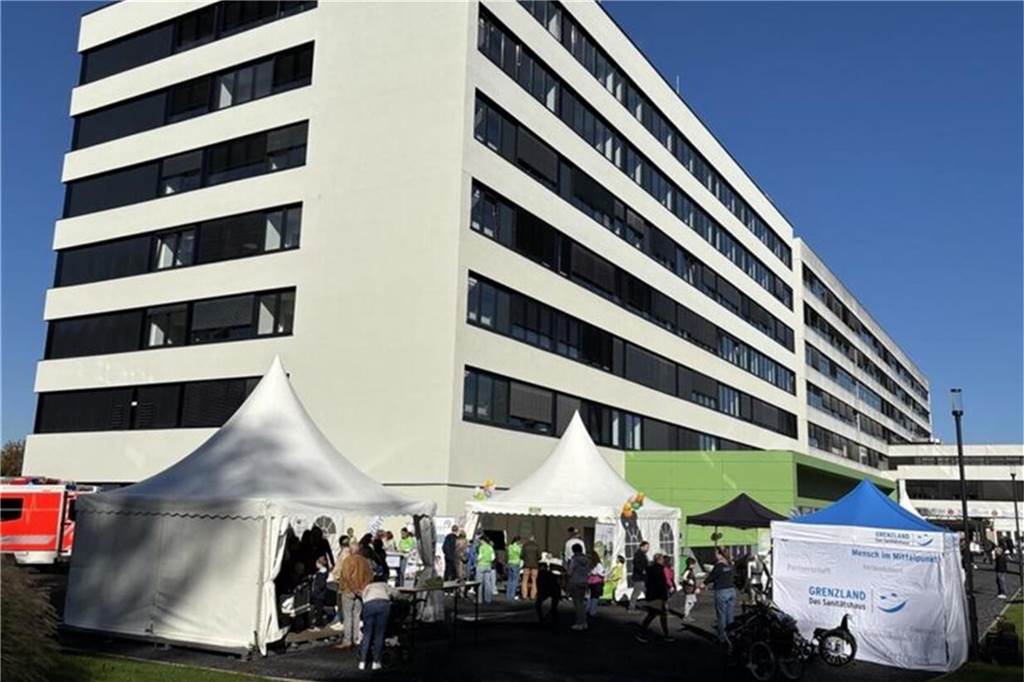 Wasserschaden: Praxis im Kreishaus zieht ins Krankenhaus Ahaus Der Neubau des Krankenhauses in Ahaus