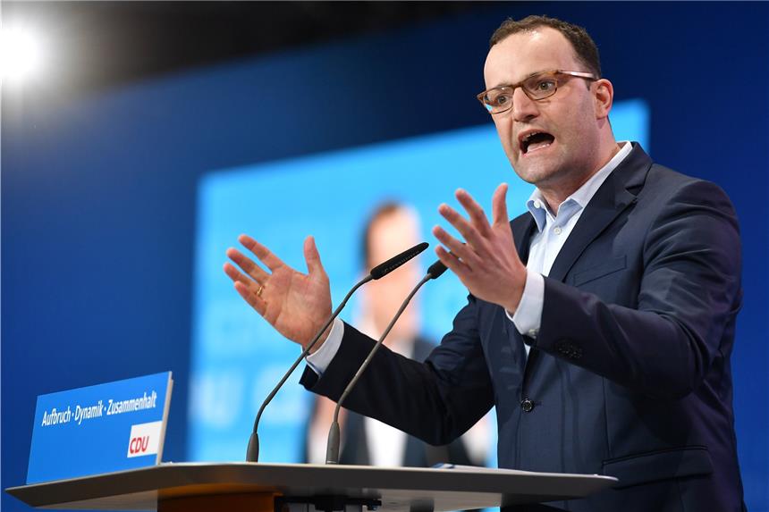 Lässt sich die Pflege noch retten? Der neue Bundesgesundheitsminister Jens Spahn will dem Pflegenotstand unter anderem durch eine veränderte Pflegeausbildung entgegenwirken. Aber ist das überhaupt sinnvoll?