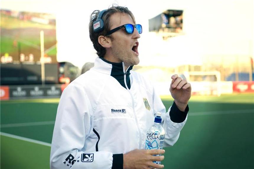 Neuer Hockey-Bundestrainer coacht aus der Vogelperspektive Der neue deutsche Hockey-Damen-Bundestrainer Xavier Reckinger. Foto: Frank Uijlenbroek