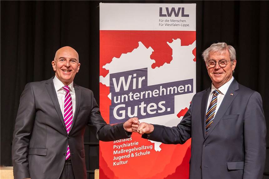 Georg Lunemann aus Olfen ist neuer Direktor des Landschaftsverbandes Der neue Direktor des Landschaftsverbandes Westfalen-Lippe (LWL) Dr. Georg Lunemann (l.) und der Vorsitzende der LWL-Landschaftsversammlung Klaus Baumann.