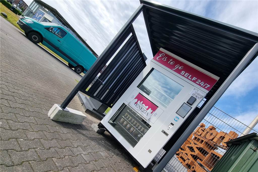 24/7: Familie Mallocci testet neuen Eisautomaten-Standort Ein Eisautomat